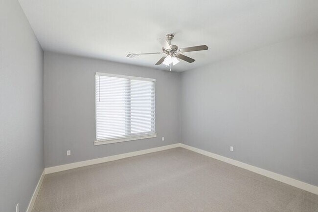Building Photo - 9240 Highland Springs Dr
