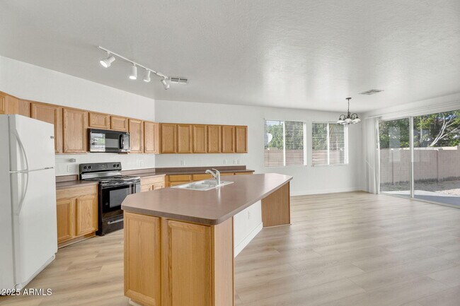 Building Photo - 13644 W San Juan Ave