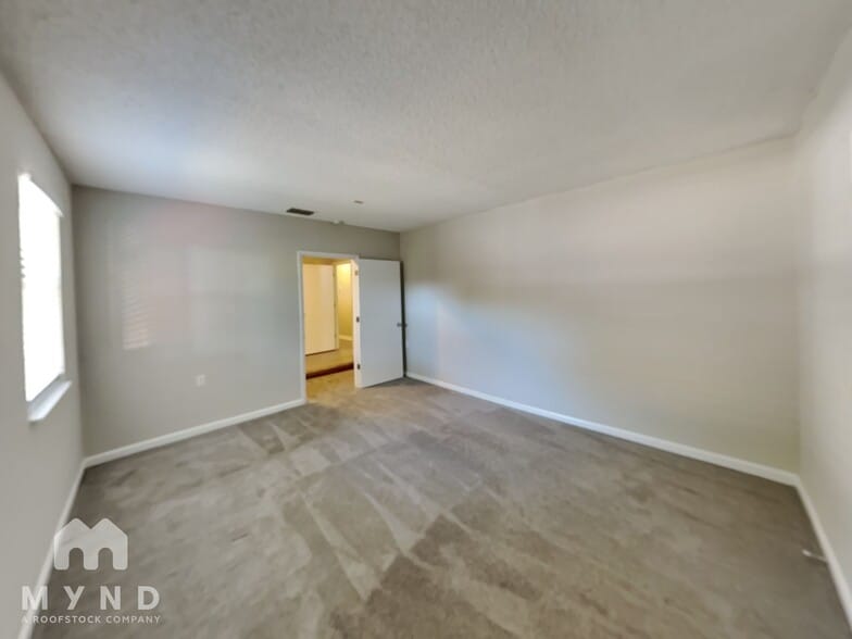 Building Photo - 2030 Voltaire St