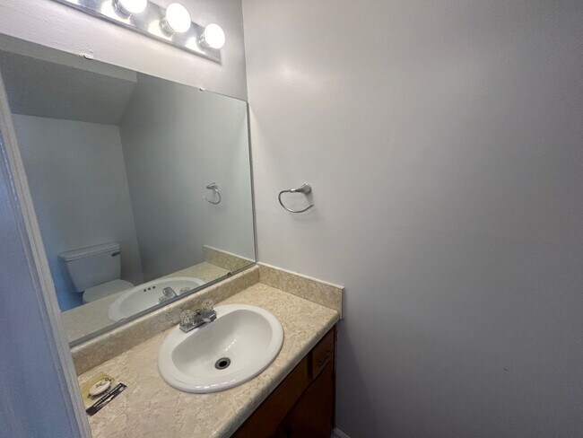 Building Photo - West Columbia Townhome in Stratford Place