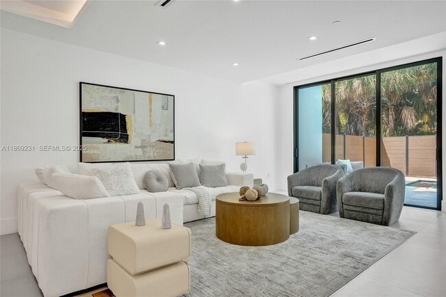 Building Photo - 1825 NE 26th Ave