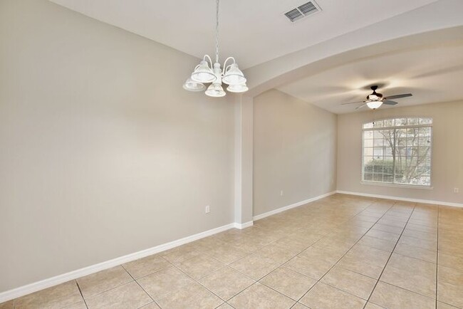 Building Photo - Charming 3/2.5 Spacious Townhome with a 2 ...