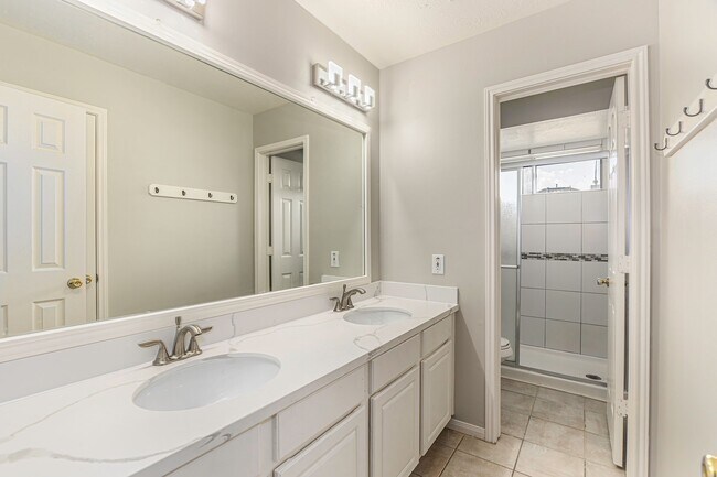 Building Photo - 3603 Beacon Hill Dr