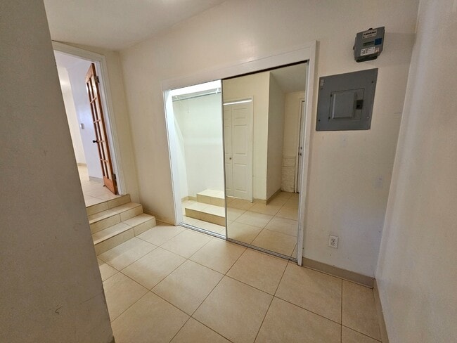 Building Photo - Studio apartment