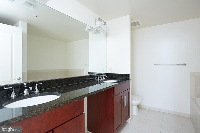 Building Photo - 525 N Fayette St