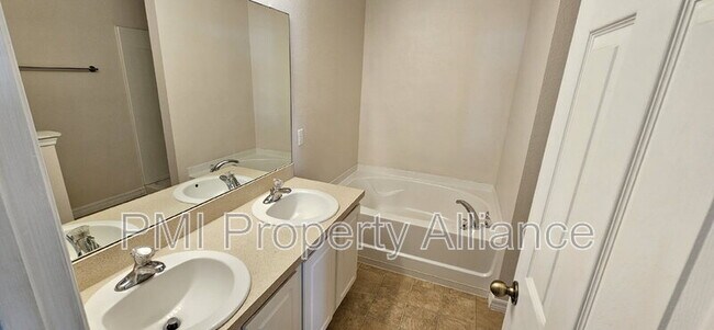 Building Photo - 15605 Perdido Dr