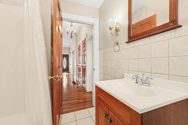 Building Photo - 222 Sterrett Ave