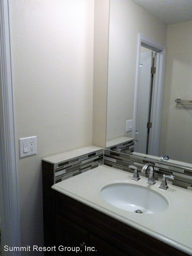Building Photo - 1 br, 1 bath House - Dillon Valley East S2...