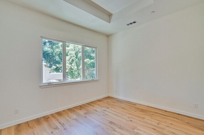 Building Photo - Brand New 2 Story, 3 Bed, 3 Bath Townhome ...
