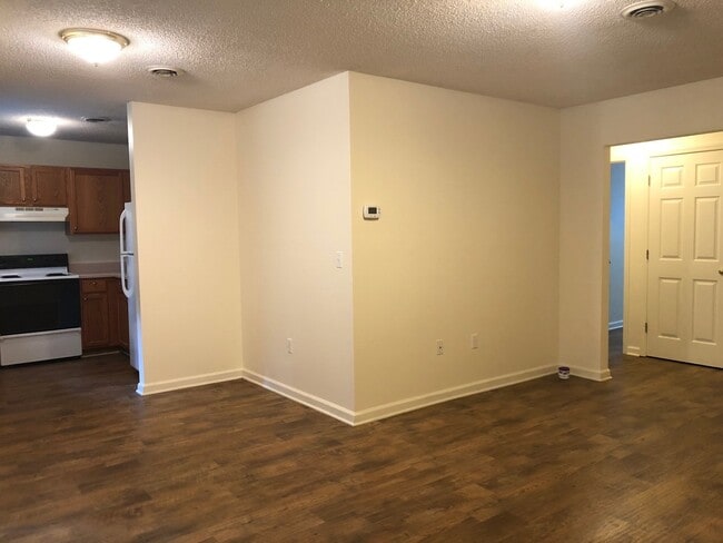 Building Photo - Great Location Black Mountain Apartment