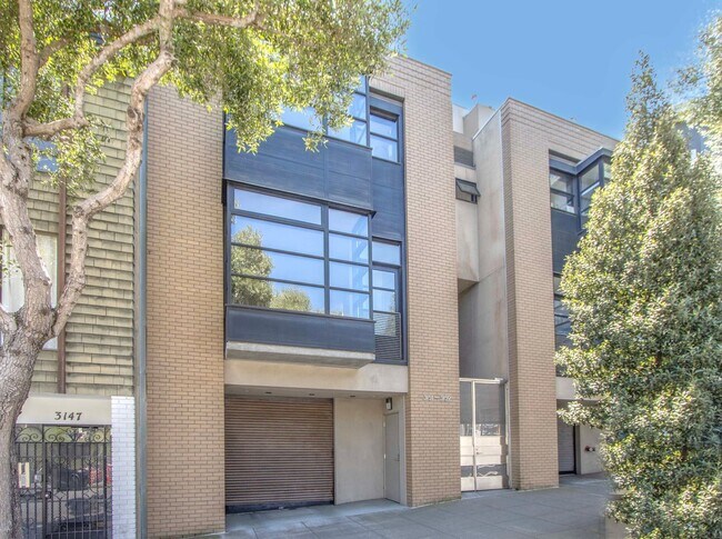 Building Photo - Stunning 4Bed/2.5ba Condo in Pacific Heights
