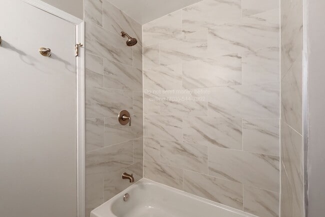 Building Photo - 90 Ridgelawn Rd