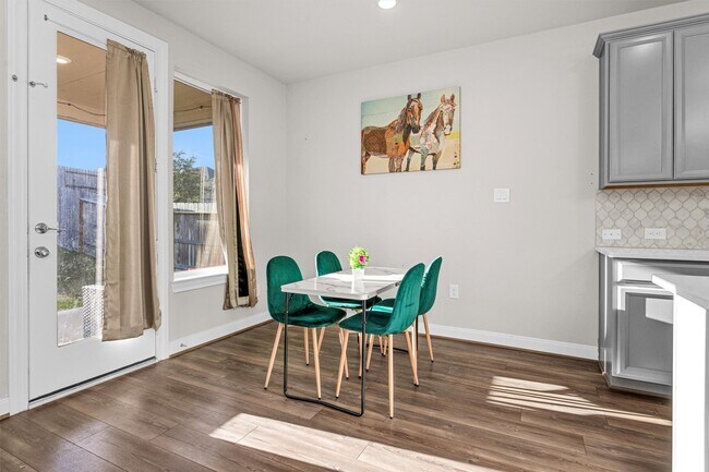 Building Photo - 17685 Martin Crk Ln