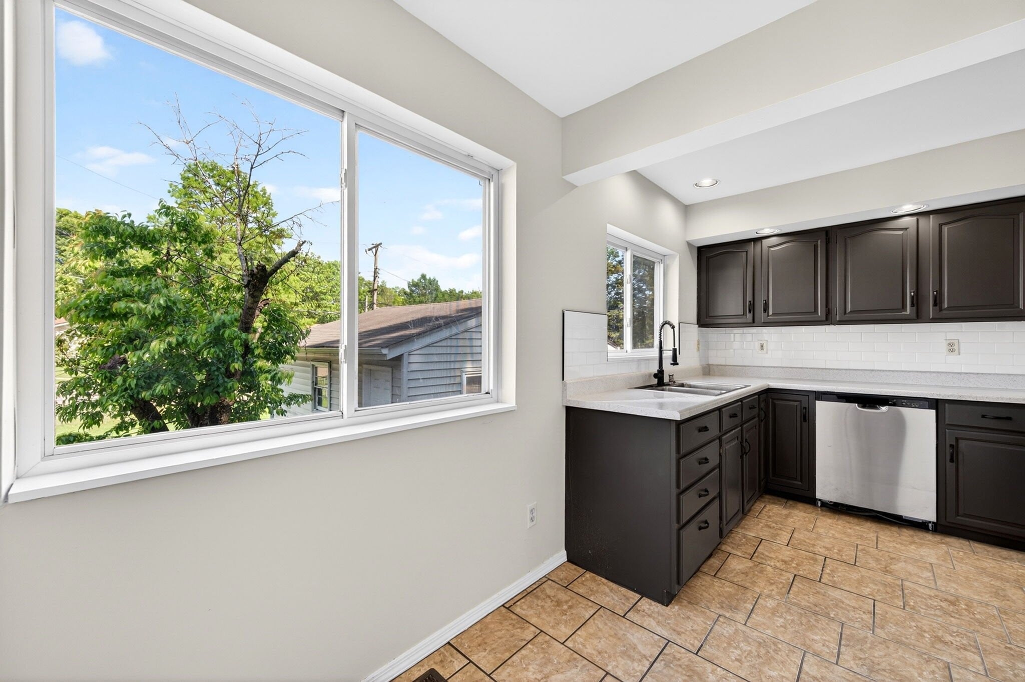 Building Photo - 3945 Crosby Dr
