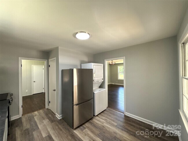 Building Photo - 5320 Dolphin Ln
