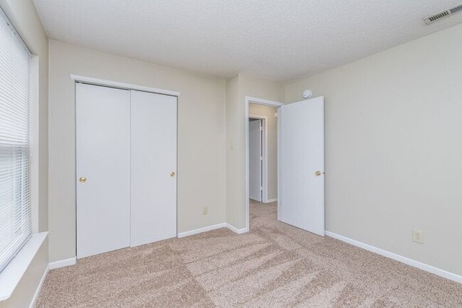 Building Photo - Sweet 3 Bedroom 2 Full Bath in Wayne Township