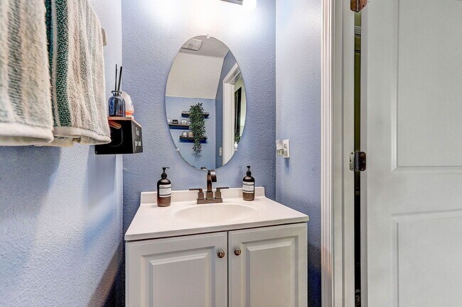 Building Photo - 12910 Utopia Gdns Wy