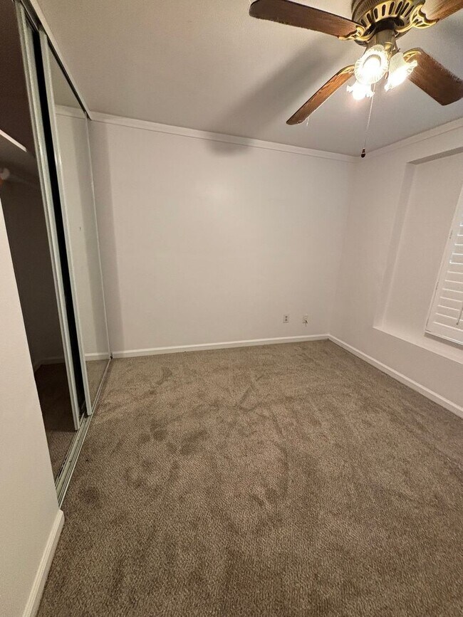 Building Photo - 4122 Aragon Dr