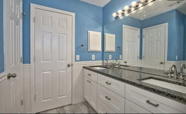 Master Bath - 13316 Bristow Dawn