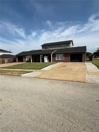 Building Photo - 3402 SW Victoria Pl