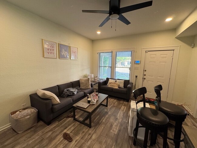 Building Photo - Updated Baylor Housing