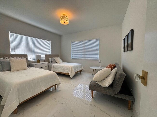 Building Photo - 1625 Hollywood Blvd