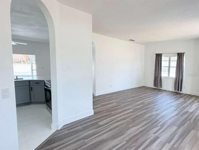 Building Photo - 906 Berwick Dr
