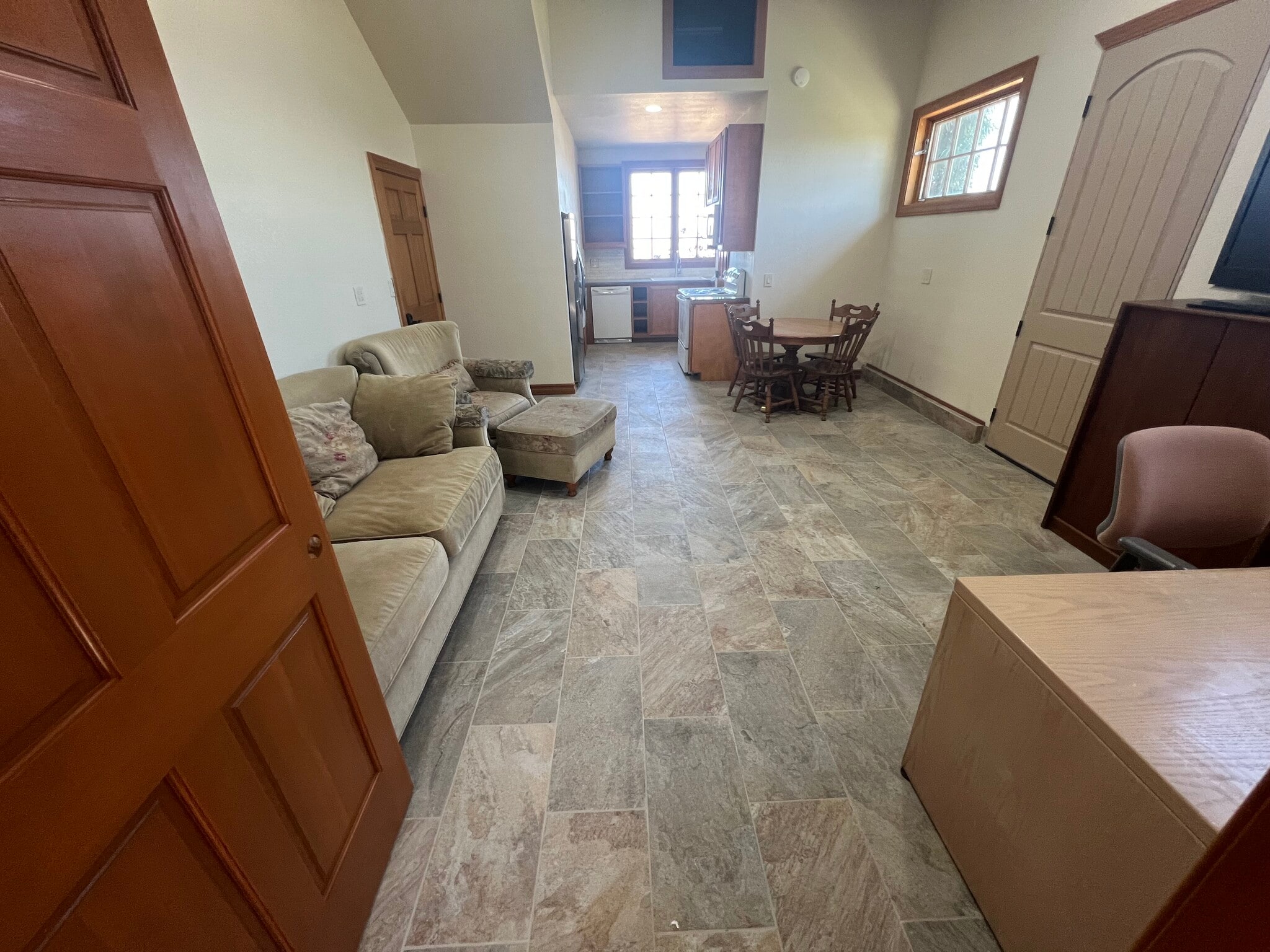 Building Photo - 1328 Chariot Ct