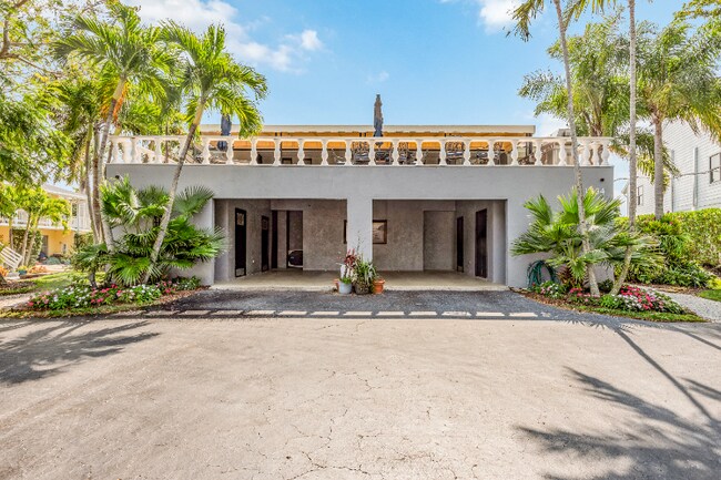 Building Photo - 1334 Chesapeake Ave