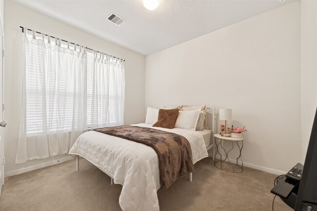 Building Photo - 28423 Aubrey Orchard Ln