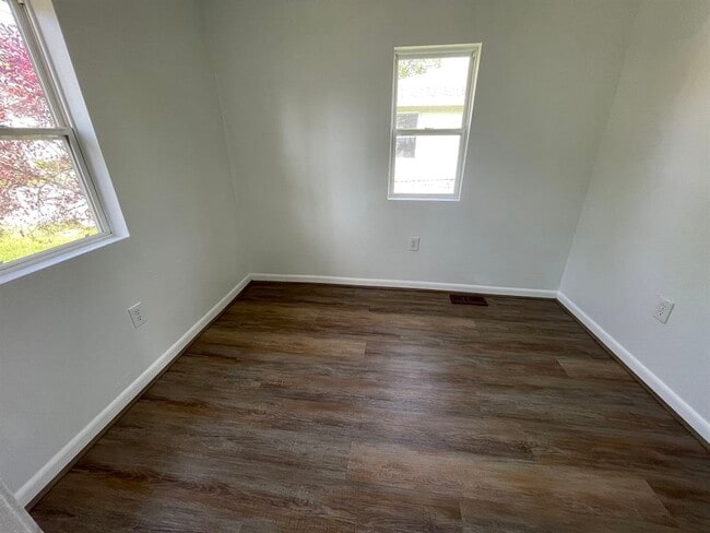 Building Photo - 603 E Golf Ave