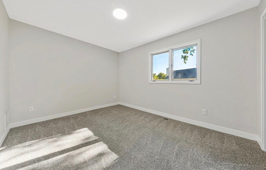 Building Photo - 1639 Pleasant View Dr