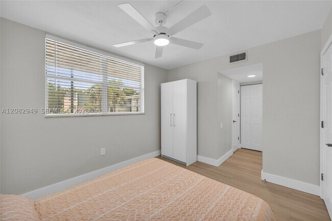 Building Photo - 9091 Lime Bay Blvd