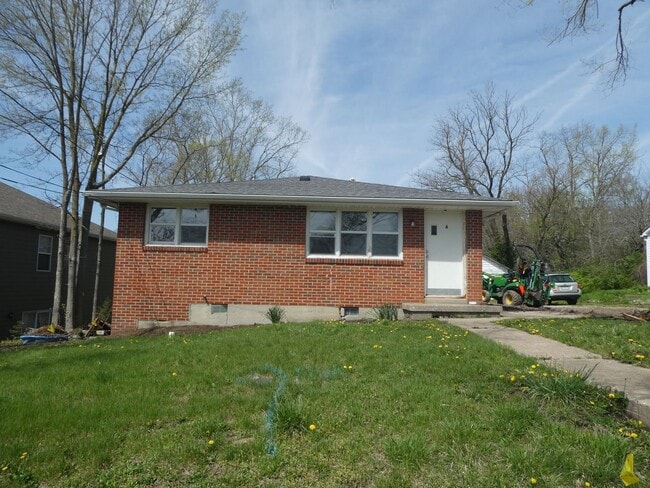 Building Photo - 305 N Ann St
