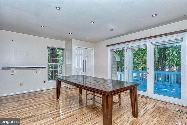 Building Photo - 9400 Van Arsdale Dr