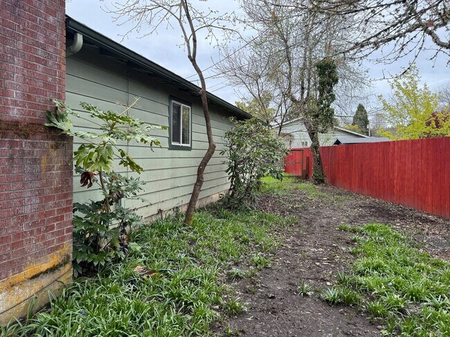 Building Photo - Perfectly Located 3 Bedroom Home