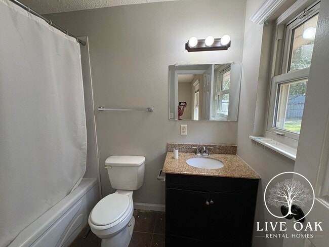 Building Photo - MOVE IN SPECIAL: $500 OFF 1ST FULL MONTH'S RENT!**