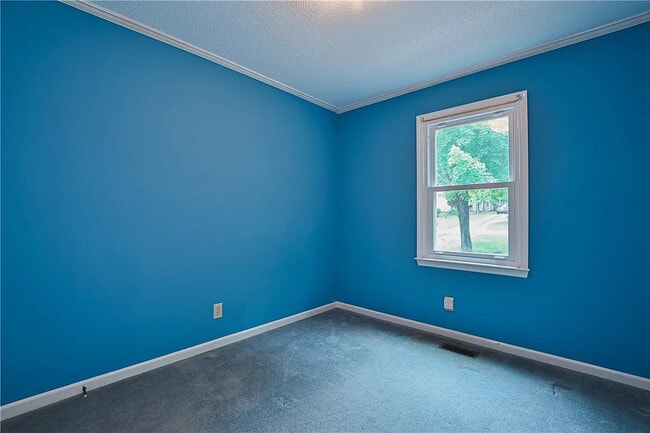 Building Photo - Room in House on Sanderson Dr
