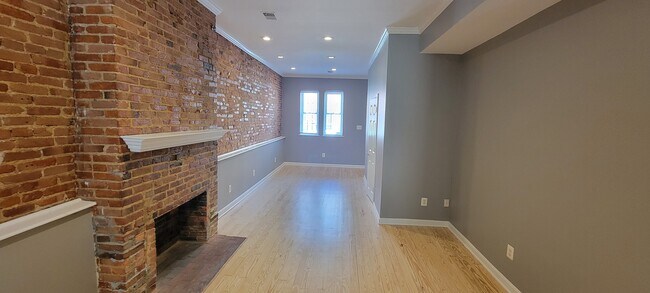 Building Photo - 926 S Hanover St