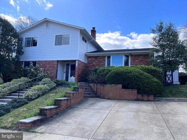 Building Photo - 6310 Carnegie Dr