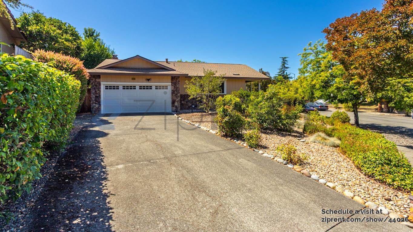 Building Photo - 5535 El Encanto Cir