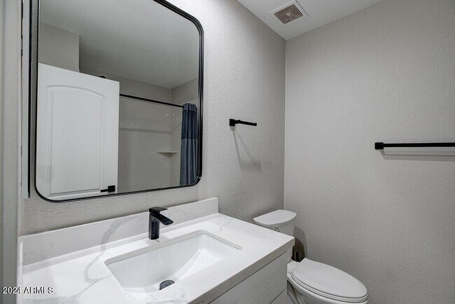 Building Photo - 917 N 87th Pl