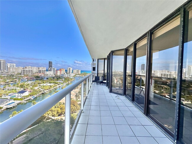 Building Photo - 3640 Yacht Club Dr