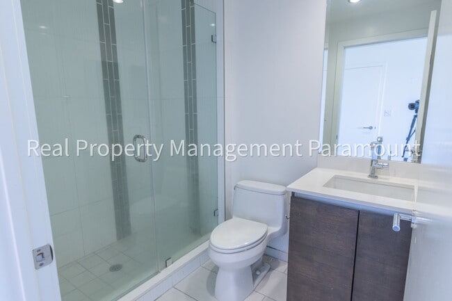 Building Photo - Beautiful new 2 bed 2 bath