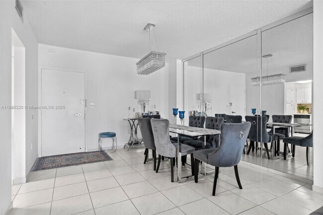 Building Photo - 300 Bayview Dr