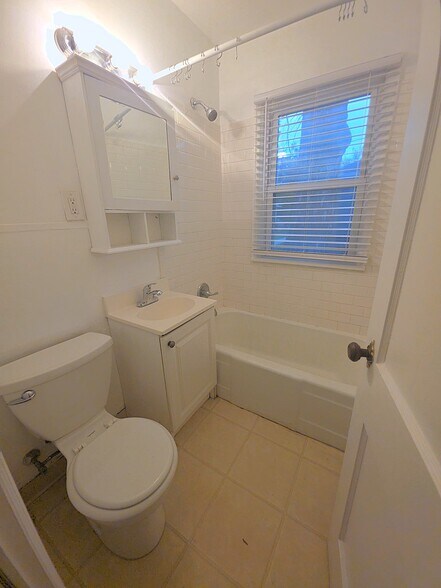 Building Photo - 656 Cleveland Ave S