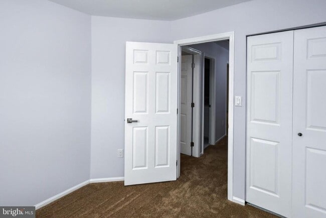 Building Photo - 915 Westlake Dr