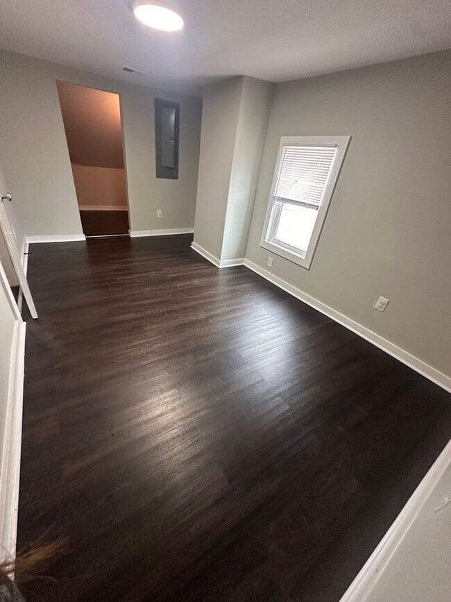 Building Photo - 146 W Lexington Ave