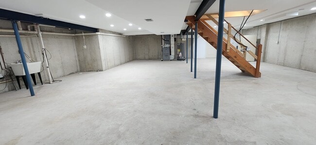 Building Photo - 1038 Boeshore Cir