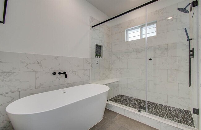 Building Photo - 970 Highland Sound Ln